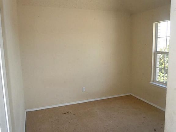 5th image of 3241 Bent Oak Dr