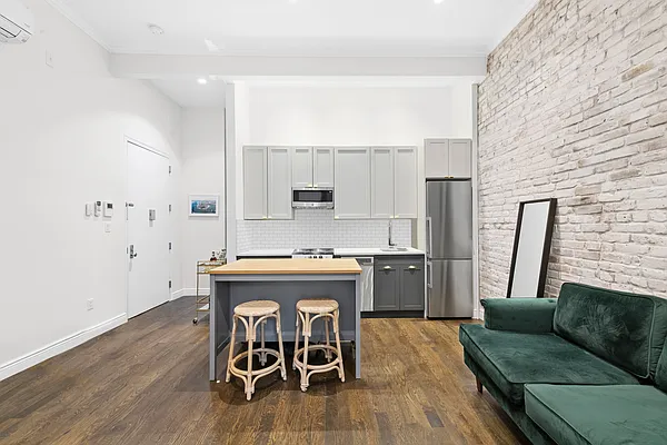 Rented by Compass | media 9