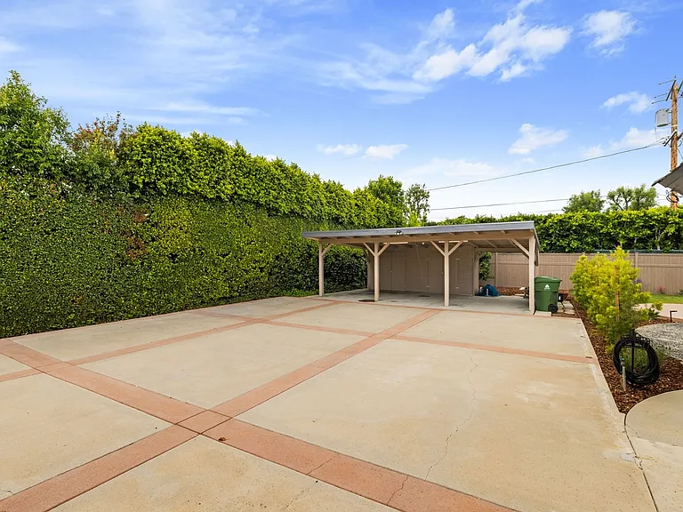 17537 Margate St #1 — Photo 30