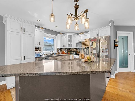 5th image of 68 Wakefield Ave