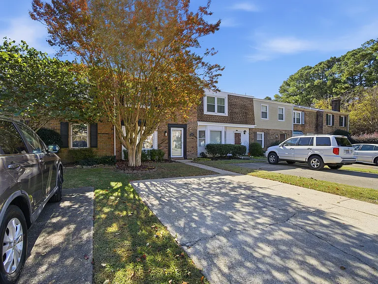 1821 Sheringham W — Photo 3