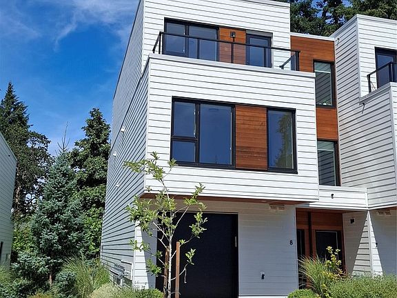 2nd image of 2330 Sooke Rd #8