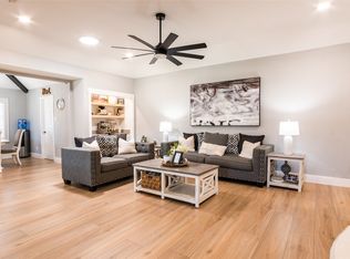 819 Meandering Way, Mesquite, TX