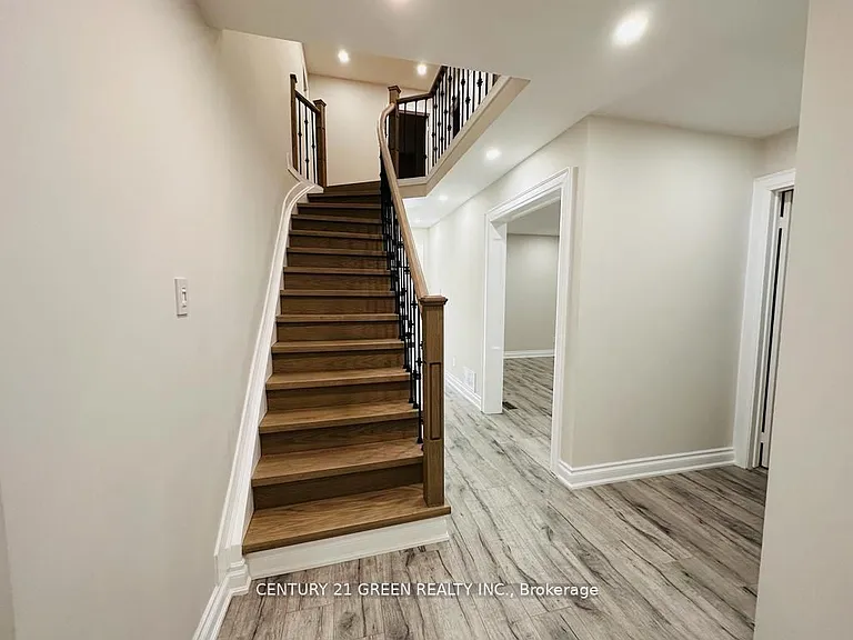 24 Sullivan Dr — Photo 9