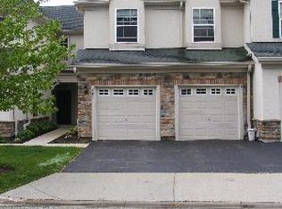 2174 Shadow Creek Ct, Vernon Hills, IL 60061