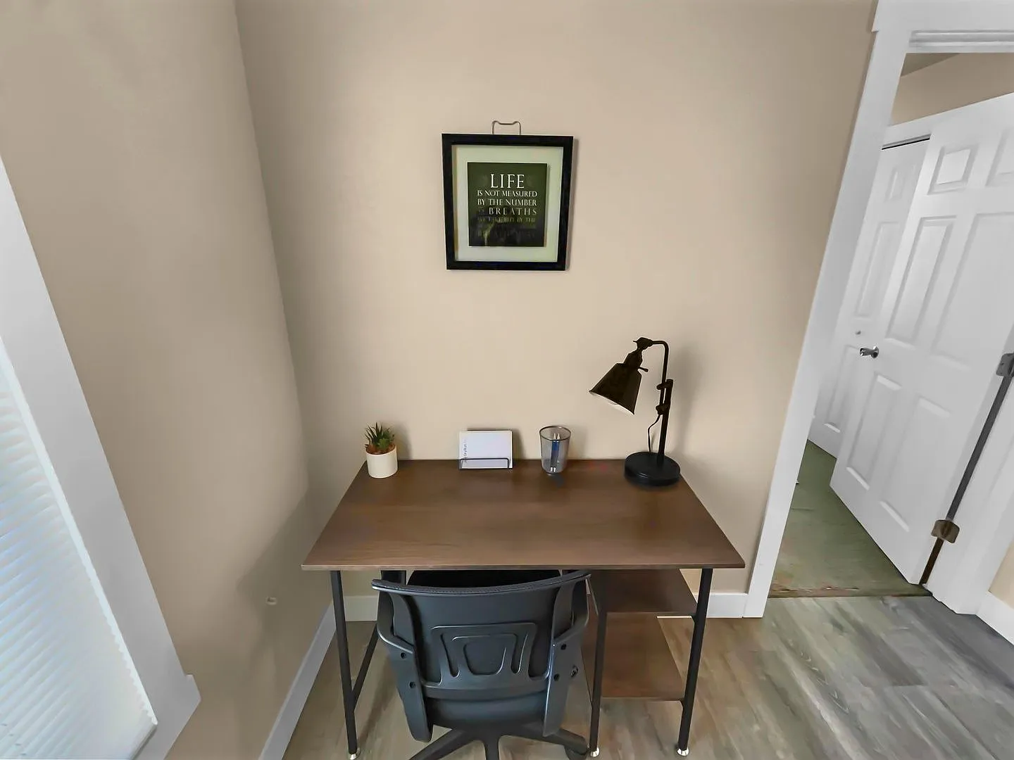 Fully Furnished 4-Bedroom Home | Downtown | Short-Term Lease! — Photo 4