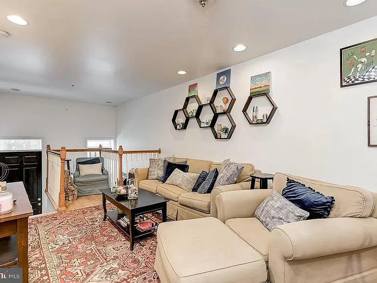 1019 S Streeper St — Photo 7