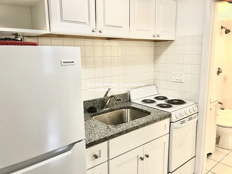 49 Gloucester St #1 — Photo 4