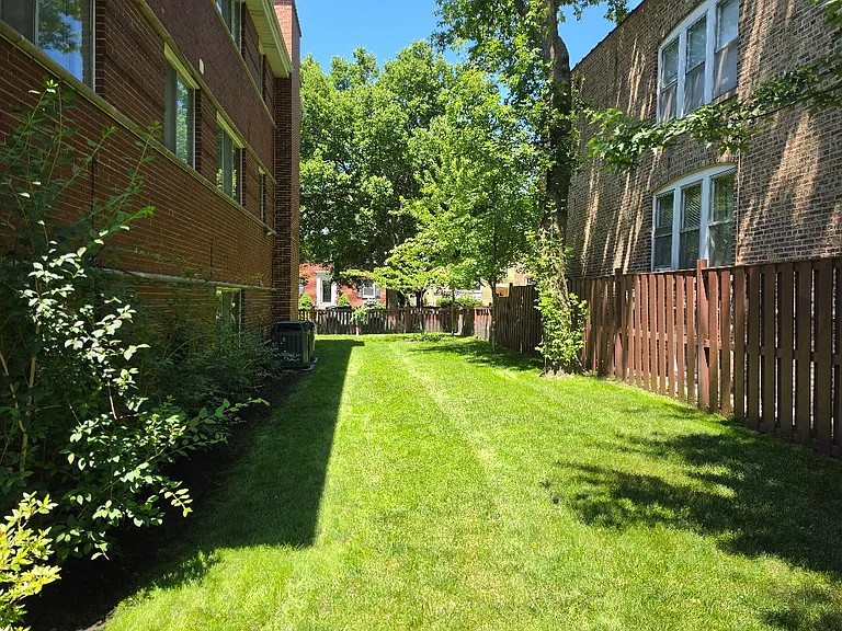 Wesley Ave — Photo 20