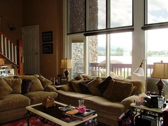 2nd image of 7056 Val Monte Dr