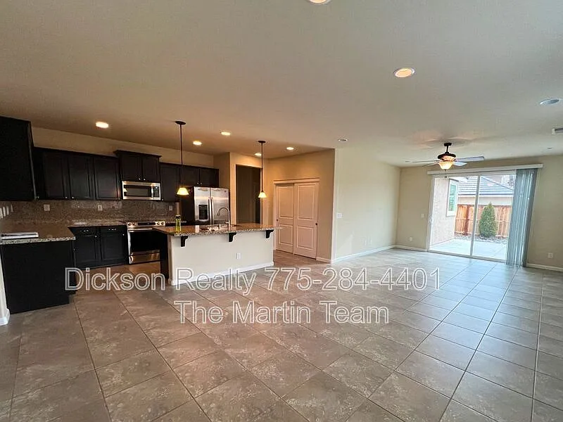 Building Photo - 7075 Diversey Dr