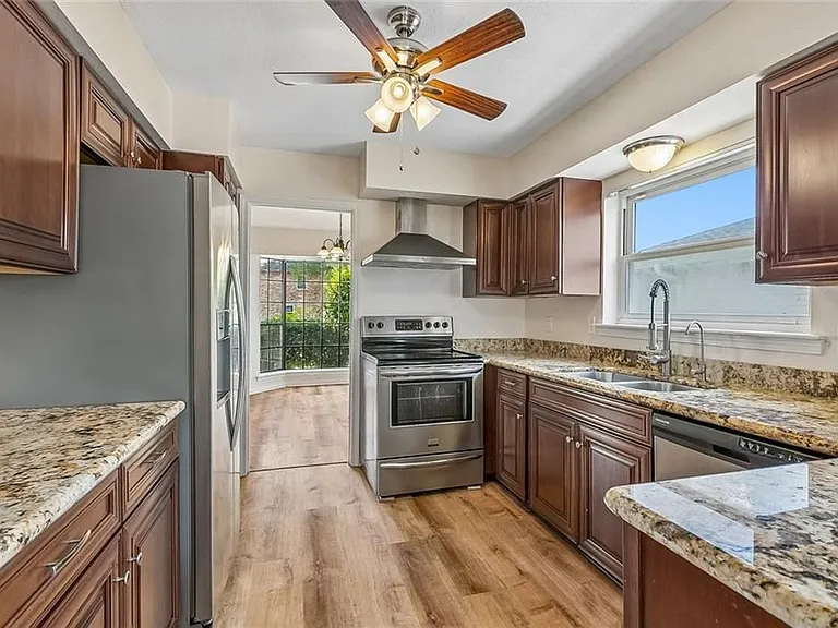 5751 Carlisle Ct — Photo 11