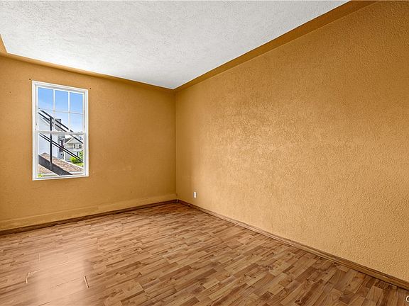 3rd image of 770 Elizabeth St