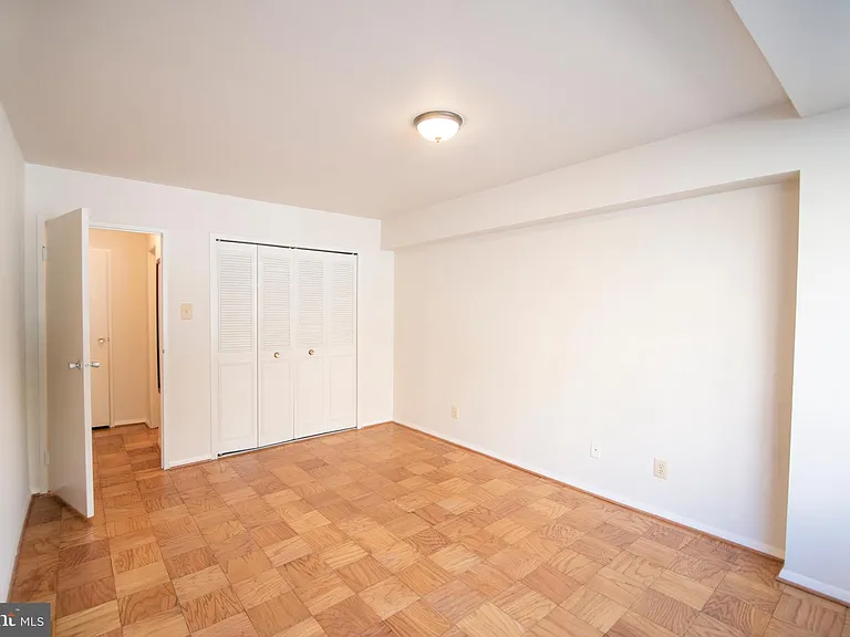 1210 N Taft St #201 — Photo 13