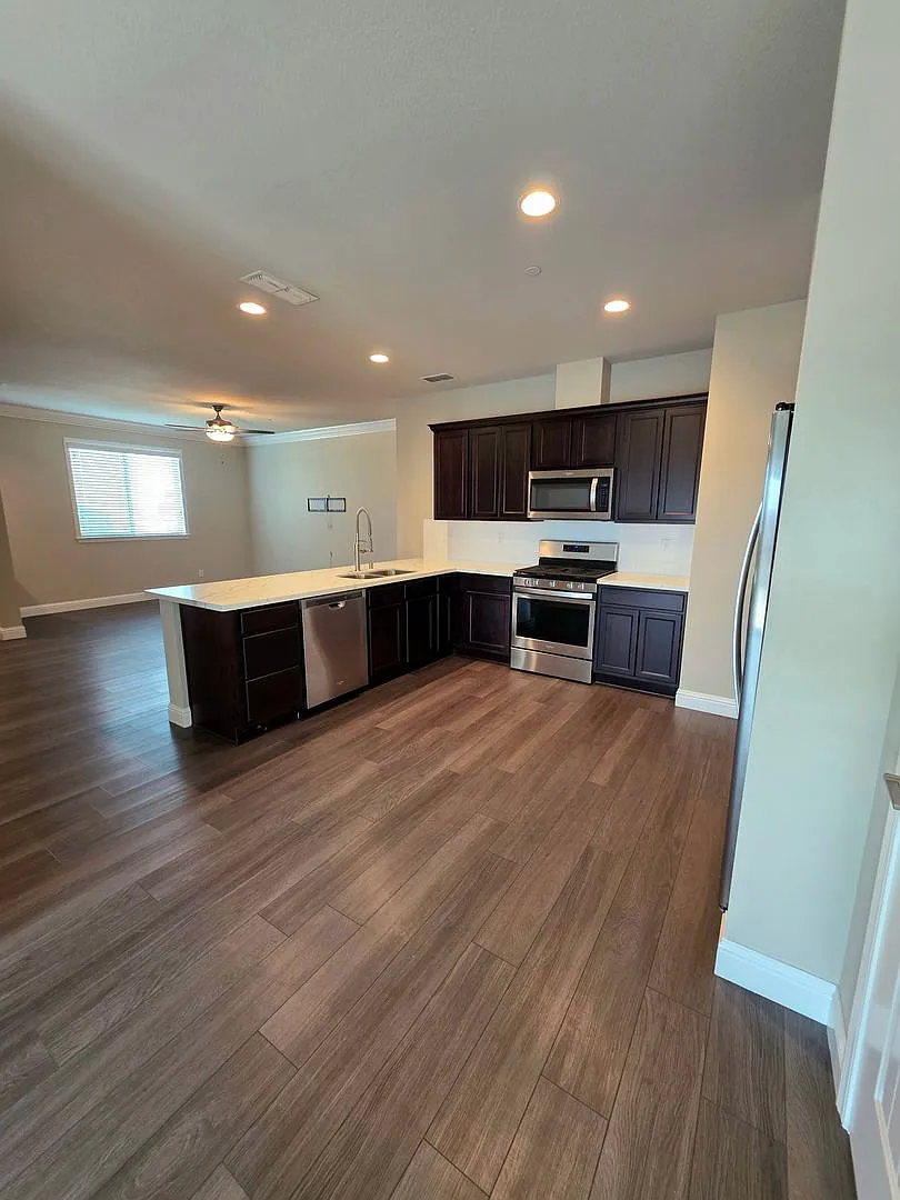 Villa Del Lago Home 4 Bedroom With 3 Bath — Photo 1