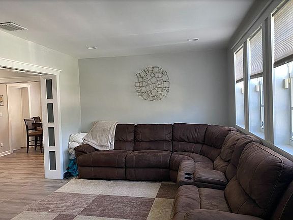 4th image of 1016 NE 35th St