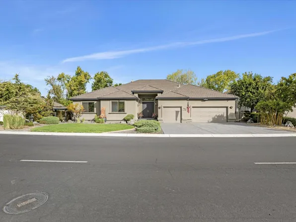 1036 Ridgemark Dr, Hollister, CA 95023