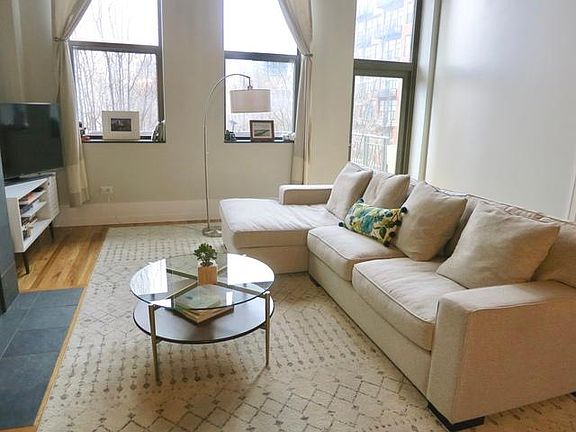 4th image of 758 N Larrabee St #Gu226