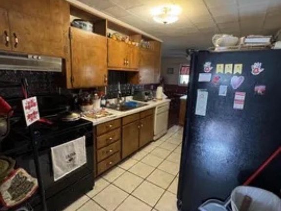 4th image of 15 Montgomery St