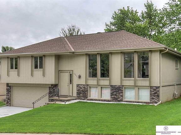 3rd image of 12211 Erskine Cir