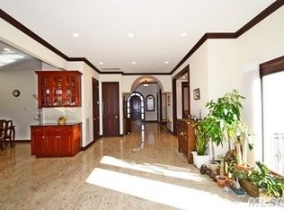 1482 166th St, Whitestone, NY 11357