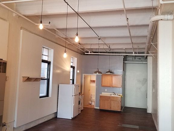 5th image of 304 Meserole St Bsmt 2