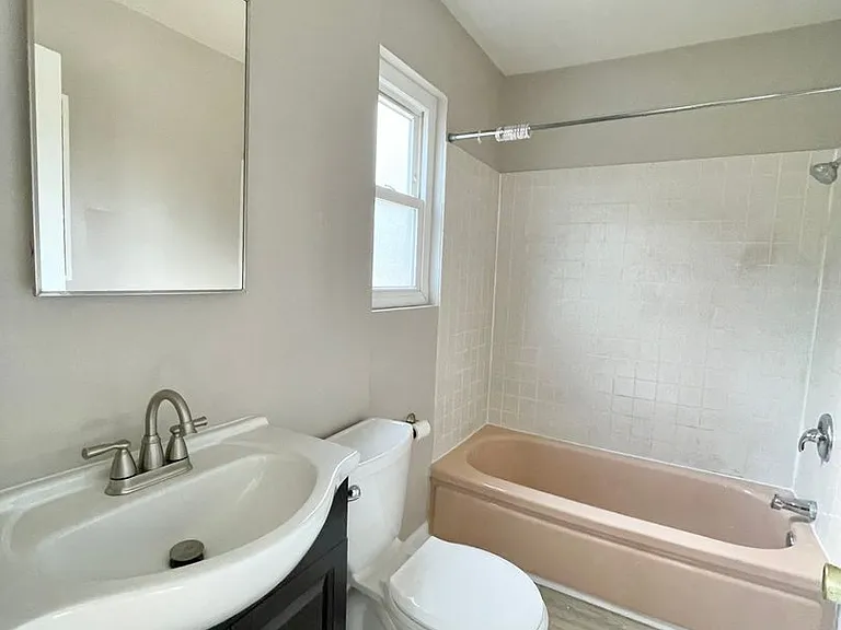 724-728 Morgan St — Photo 5