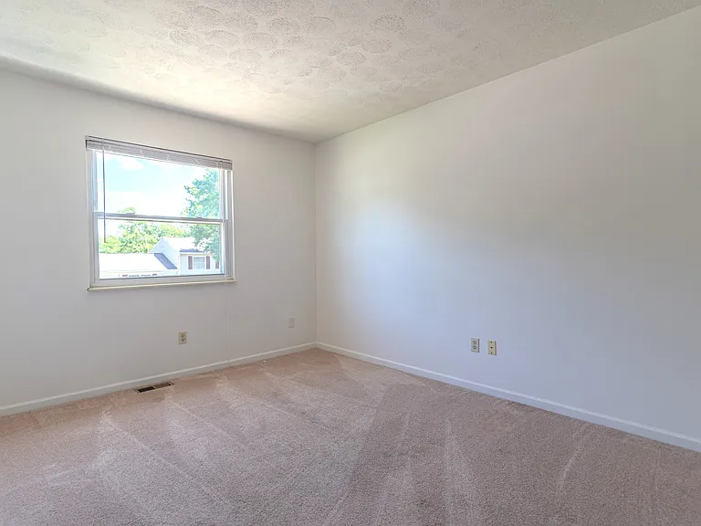 1047 Alpine Ct — Photo 14