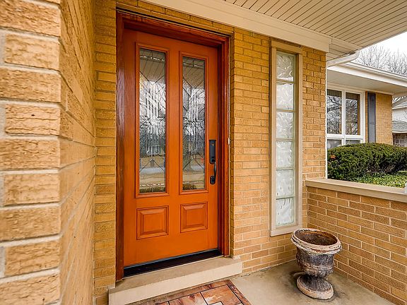 4th image of 615 Huntington Ln
