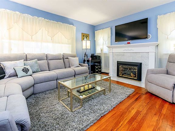 2nd image of 20 Roosevelt St