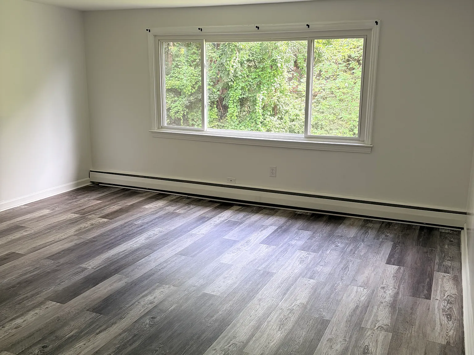 3 bed, 1060 sqft, $2,400 — Photo 4