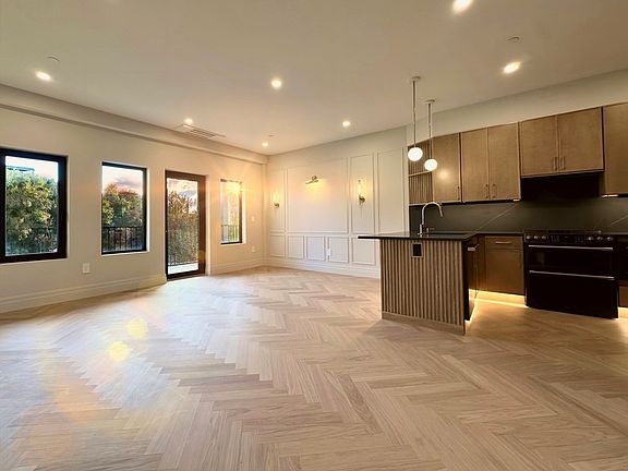 3rd image of 219 Saratoga St #2