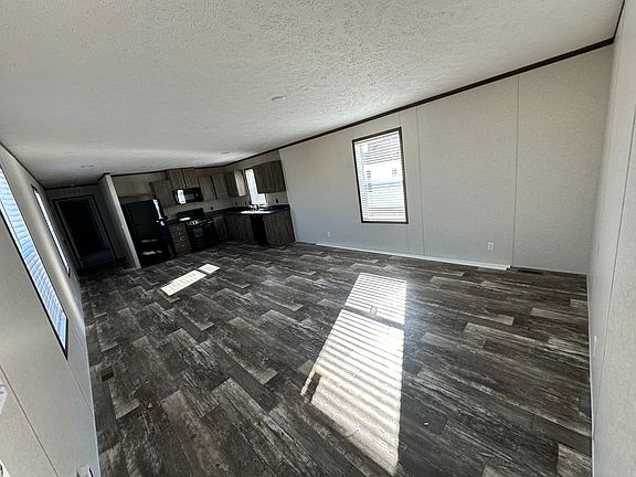 3rd image of 60 Creek Valley Cir