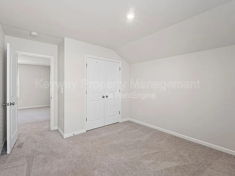 651 Manitou Cir — Photo 21