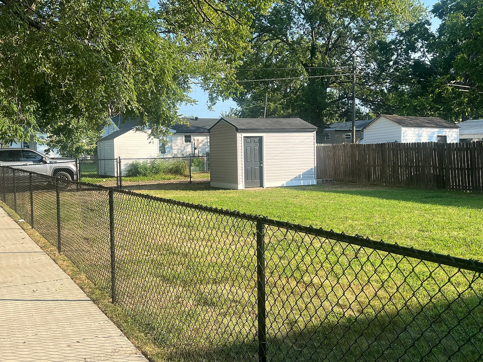 4 bed, 1021 sqft, $2,400 — Photo 3