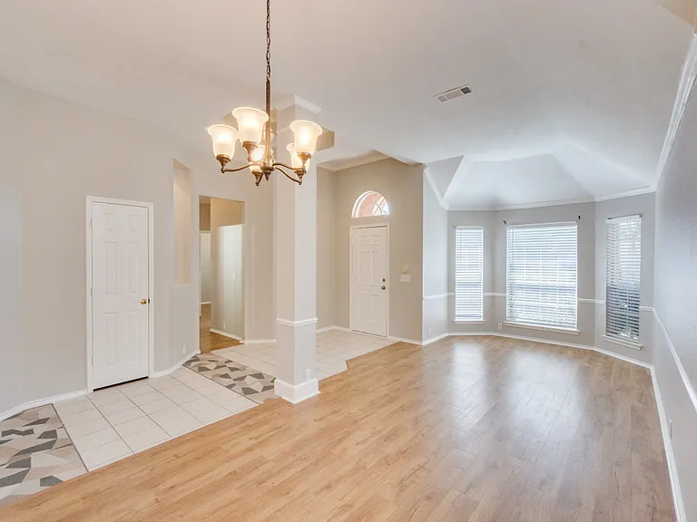 2509 Hunters Run Dr — Photo 3