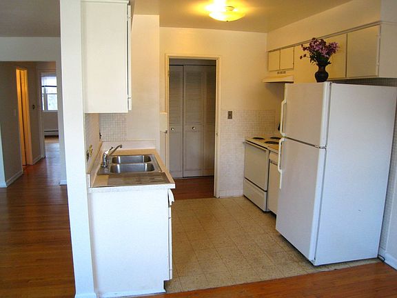 4th image of 7744 N Eastlake Ter APT 3S
