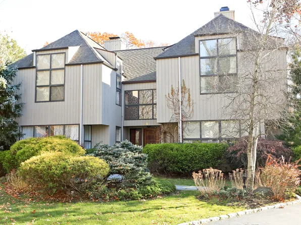 19 Ponds Ln, Purchase, NY 10577