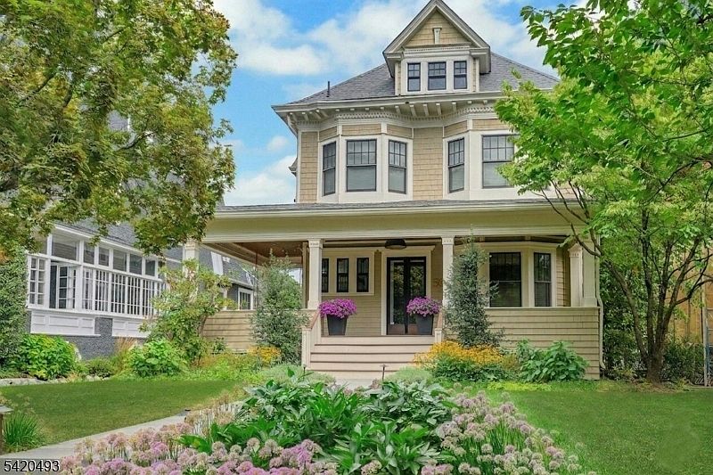 1st image of 59 Hobart Ave