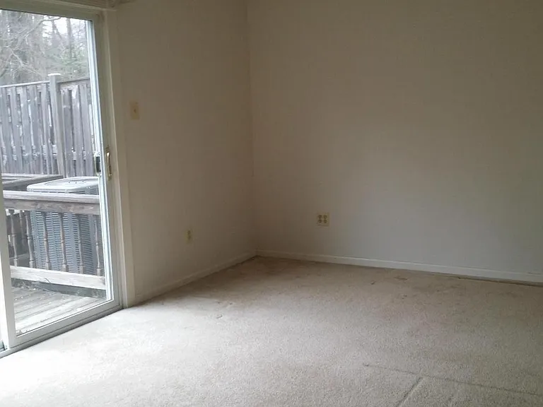 5512 Whitfield Ct — Photo 4