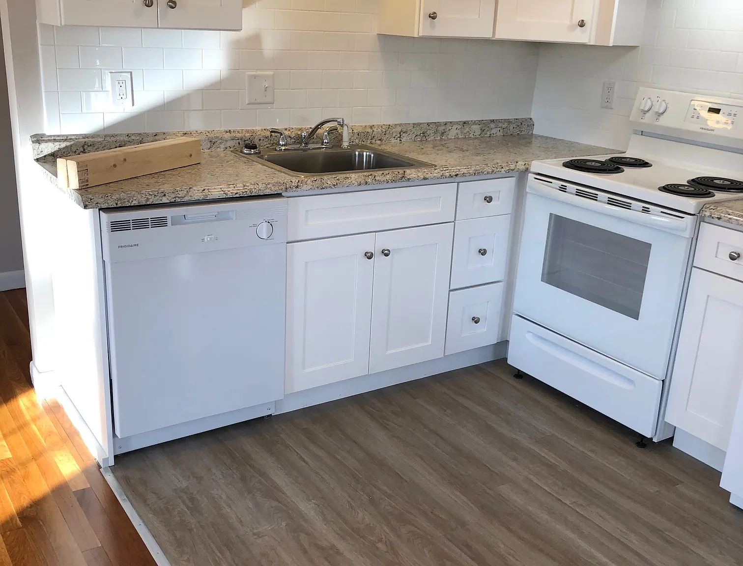 1 bed, 900 sqft, $2,300 — Photo 3