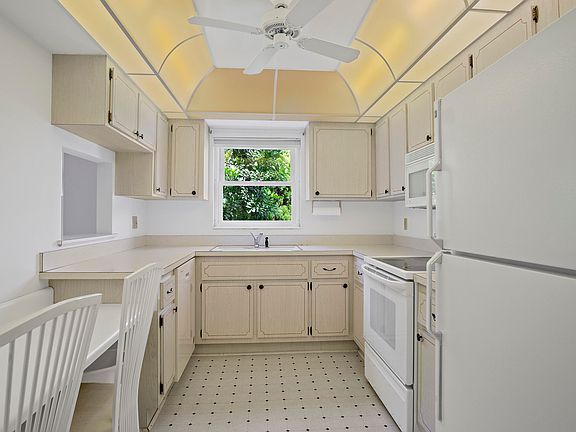 4th image of 2950 SE Ocean Boulevard #15-6