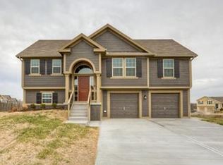 900 N Birch St, Kearney, MO 64060