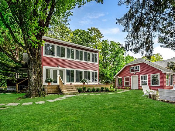2nd image of 6444 Lake Ln