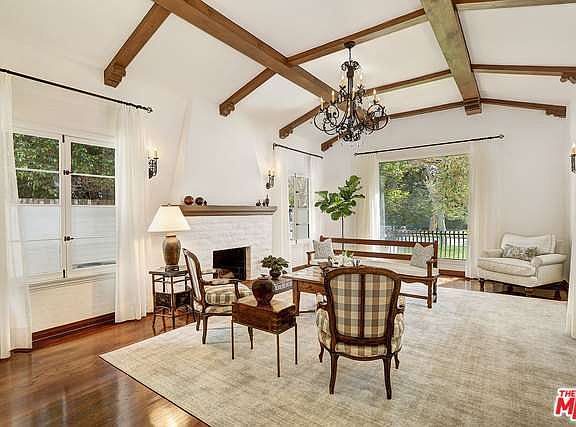 5th image of 543 N McCadden Pl
