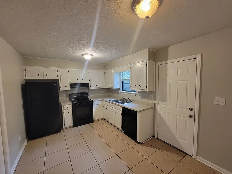 151 Chalet North Ct — Photo 5