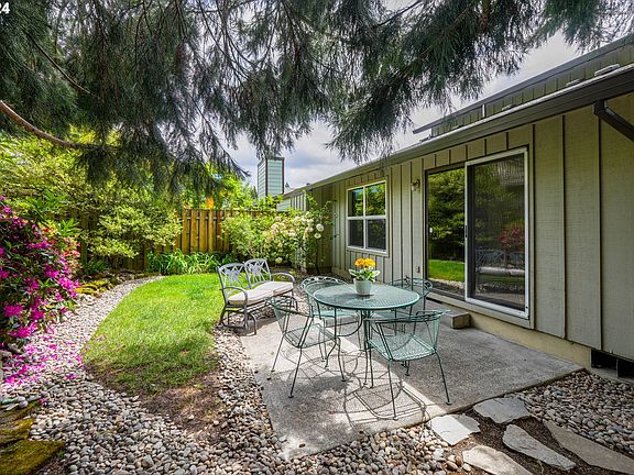 2nd image of 7887 SW Skyhar Dr
