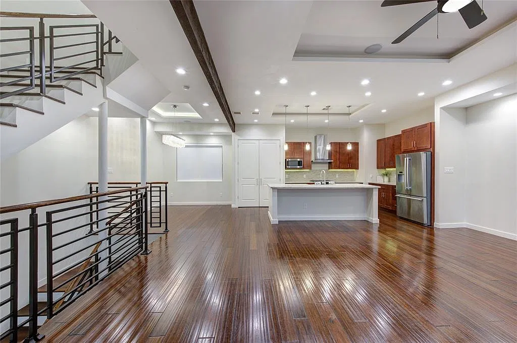 3 bed, 2341 sqft, $3,000 — Photo 4