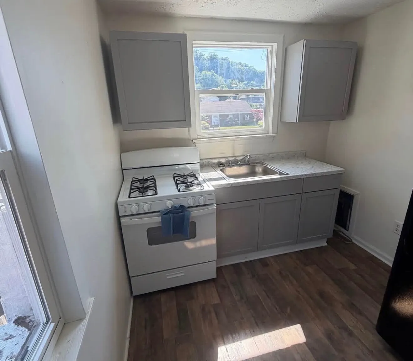 Studio, $950 — Photo 2