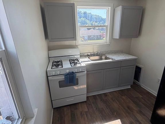 2nd image of 406 1/2 Bellefonte St #3